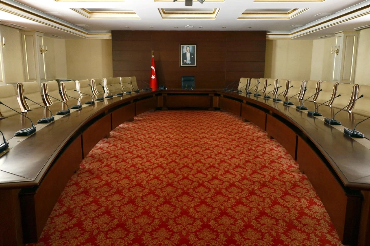 İşte Türkiye\'nin 81 Yılına Tanıklık Eden Salon