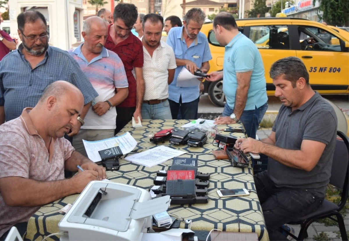 İzmir\'deki Taksiler Yüzde 20 Zamla Yolcu Alımına Başladı