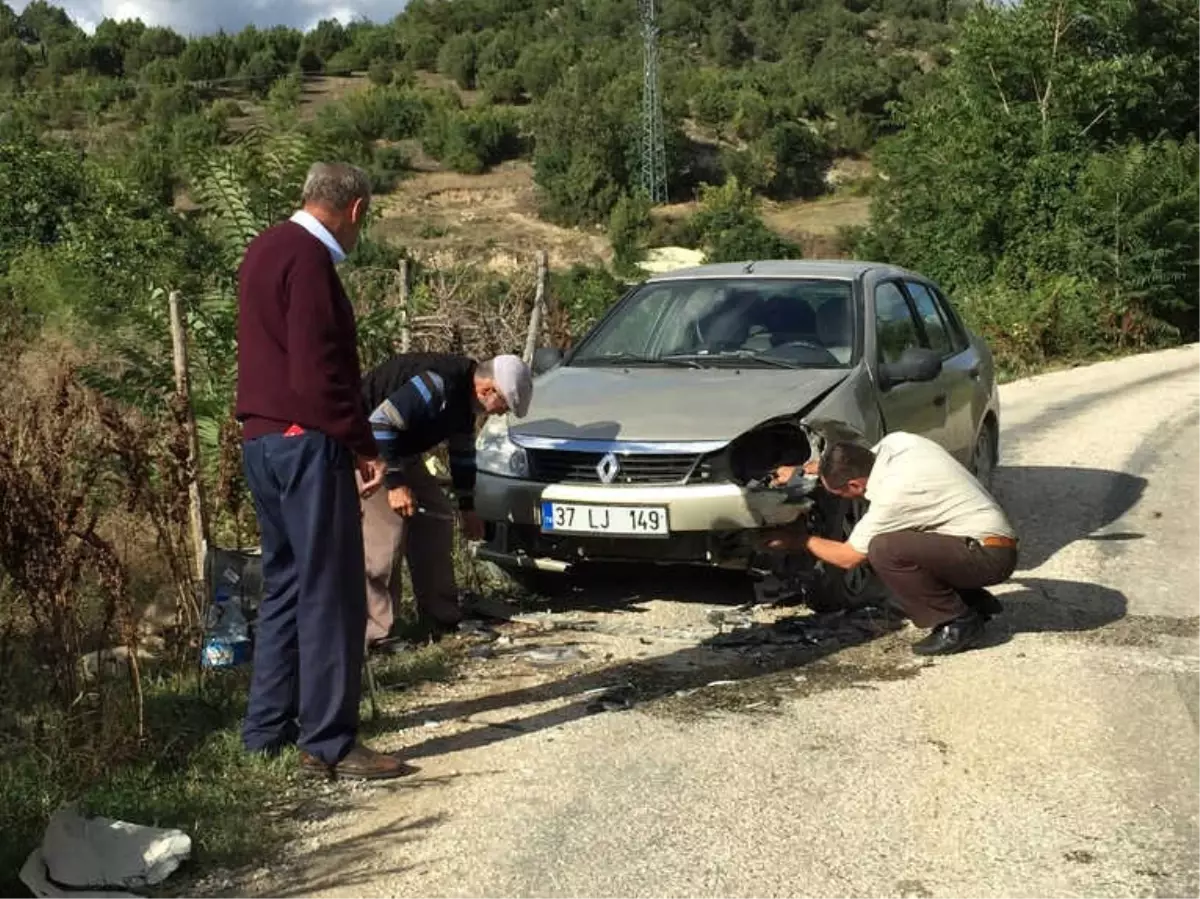 Kastamonu\'da İki Otomobil Çarpıştı: 1 Yaralı