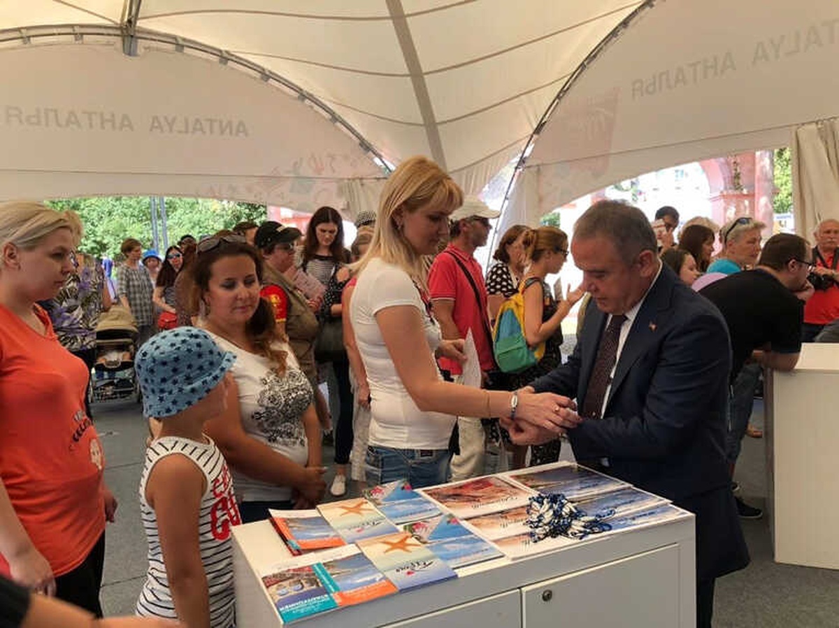 Konyaaltı Belediyesi Moskova\'daki Türkiye Festivali\'nde