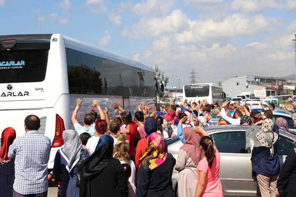 Körfez\'de Hacı Adayları Dualarla Uğurlandı
