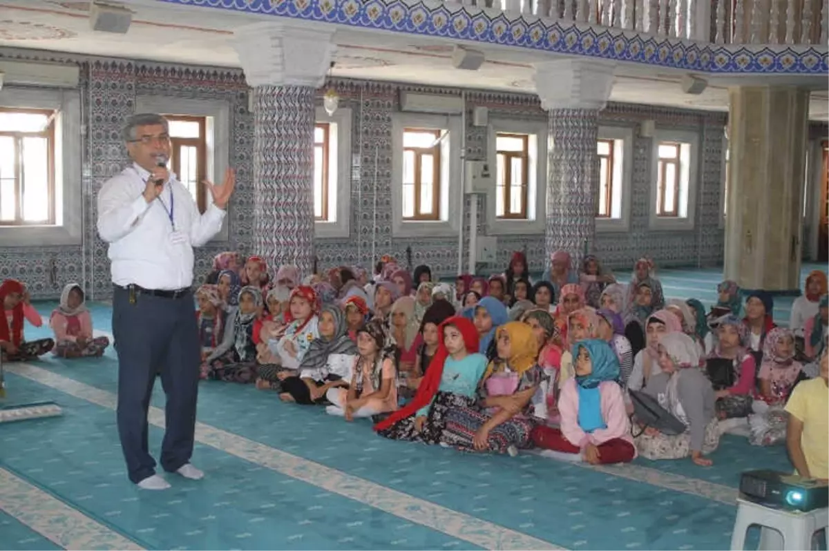 Kur\'an Kursu Talebelerine "Bağımlılık Semineri"