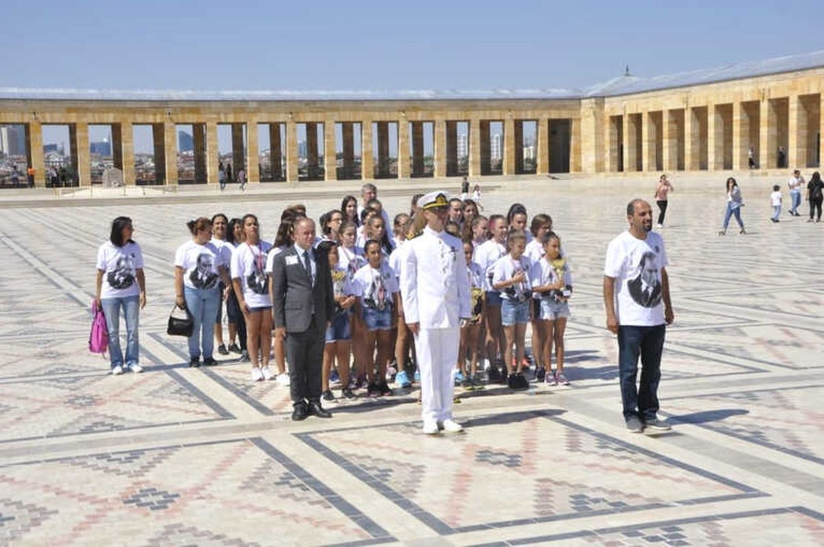 Madalyalarla Anıtkabir\'e Ziyaret