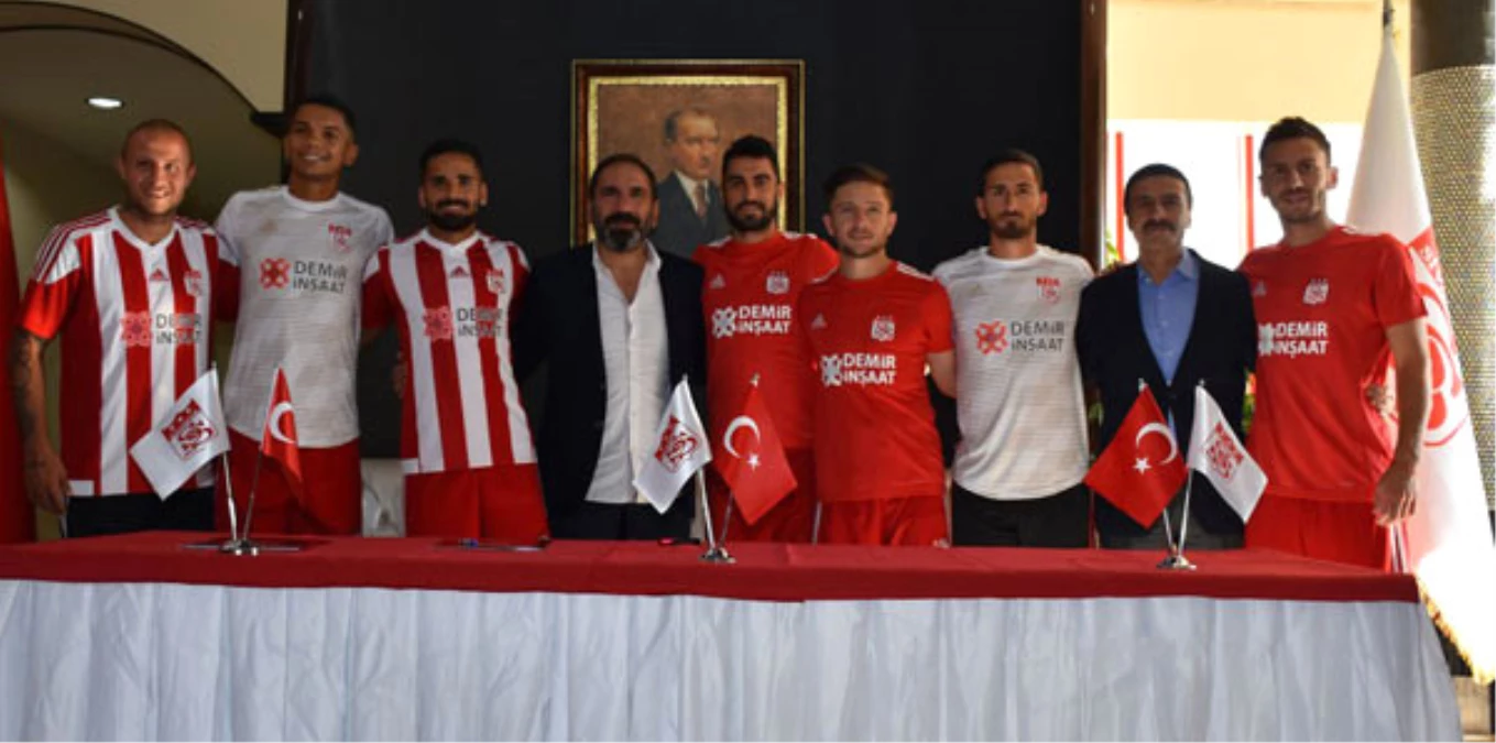 Sivasspor, Yeni Futbolcularını Tanıttı