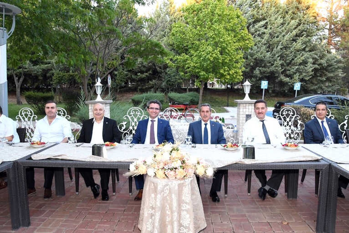 Vali Kalkancı\'dan Başsavcı Karabacak Onuruna Veda Yemeği