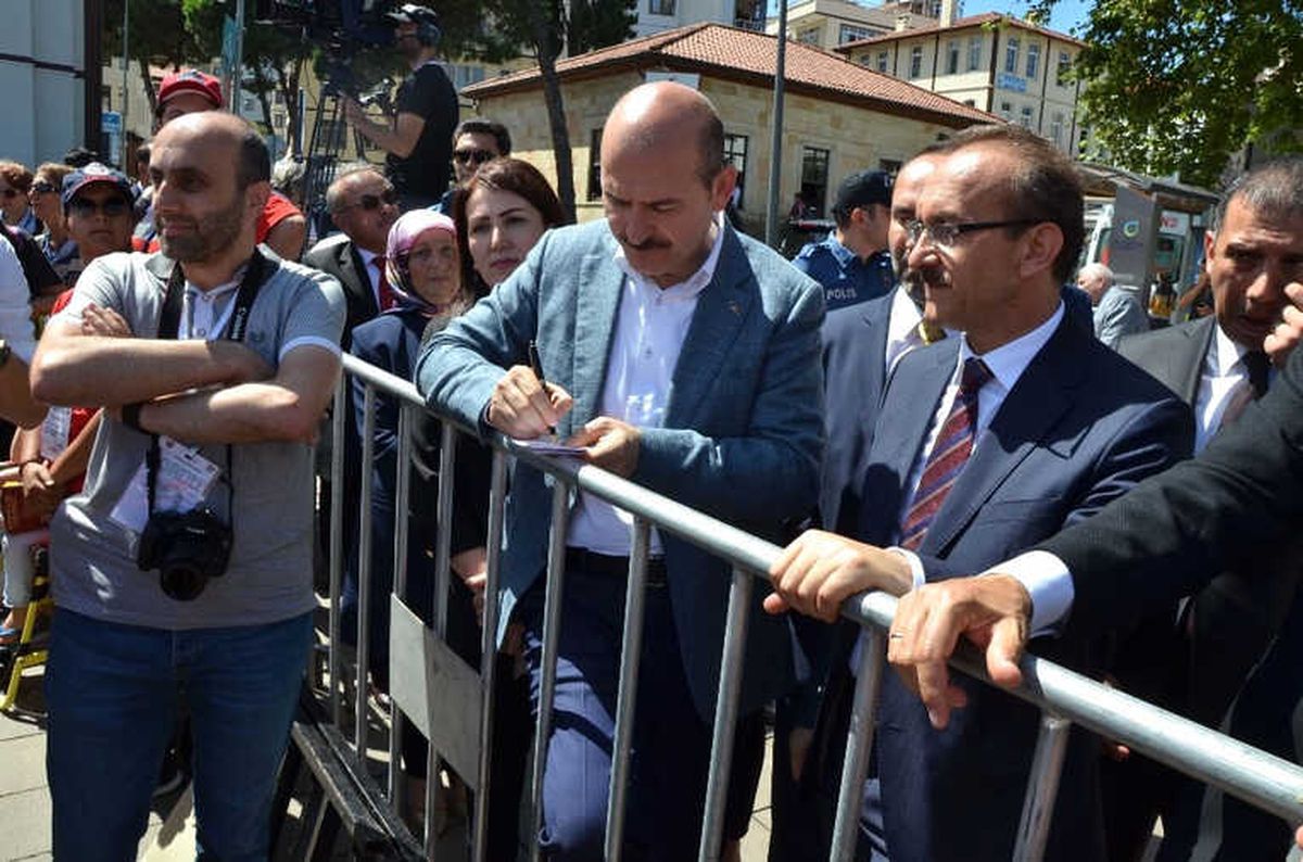 Bakan Soylu, Vatandaşların Taleplerini Bizzat Not Adlı