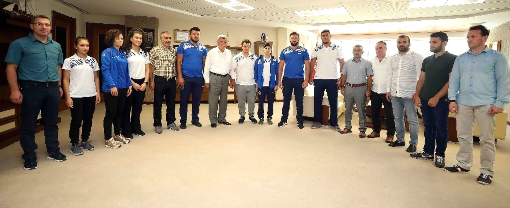 Başkan Karaosmanoğlu, "Dünya\'da Söz Sahibi Sporcular Yetiştiriyoruz"
