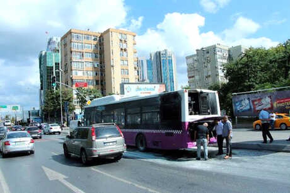 Beşiktaş\'ta Seyir Halindeki Otobüste Yangın