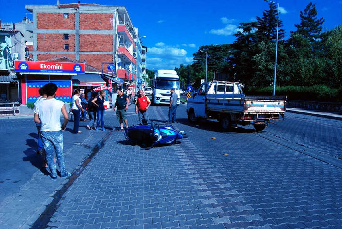 Çanakkale\'de Trafik Kazası: 2 Yaralı