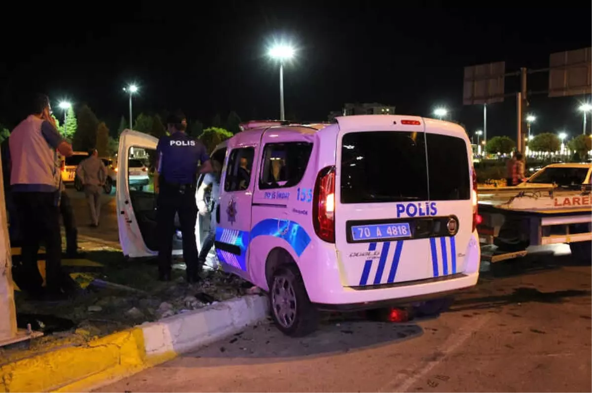 Cip Polis Aracına Çarptı: 2\'si Polis 3 Yaralı