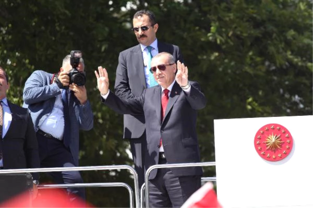 Cumhurbaşkanı Erdoğan, Ordu\'da Sel Bölgesinde İncelemelerde Bulundu (2)