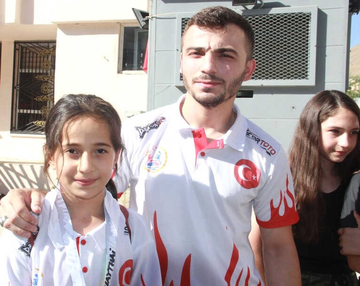 Dünya Üçüncüsü Hakkarili Sporcu Yurda Döndü