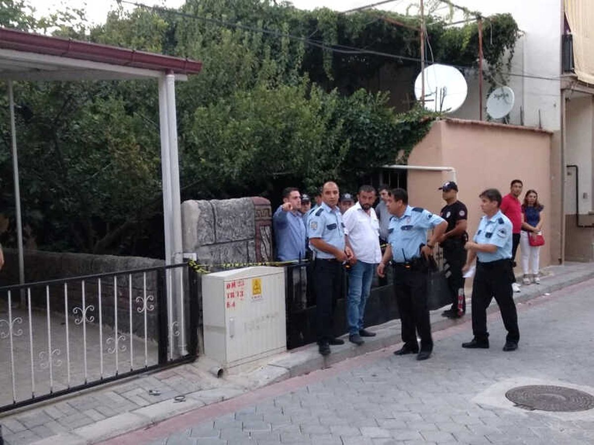 Eşini ve Kızını Öldürüp İntihar Etti