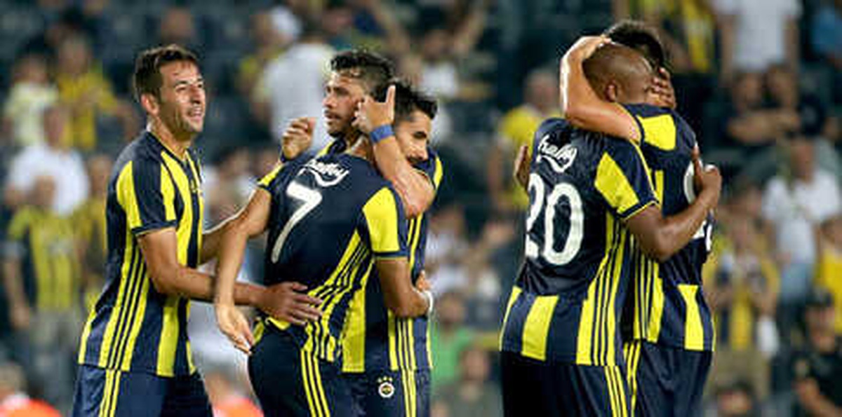 Fener\'de Parola Coşkulu Futbol