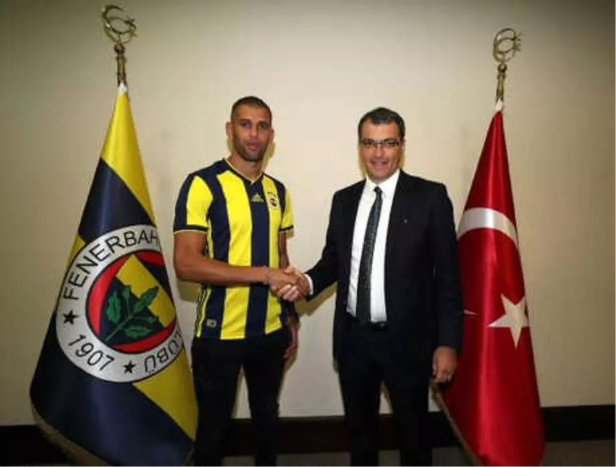 Fenerbahçe, Slimani\'yi Açıkladı!