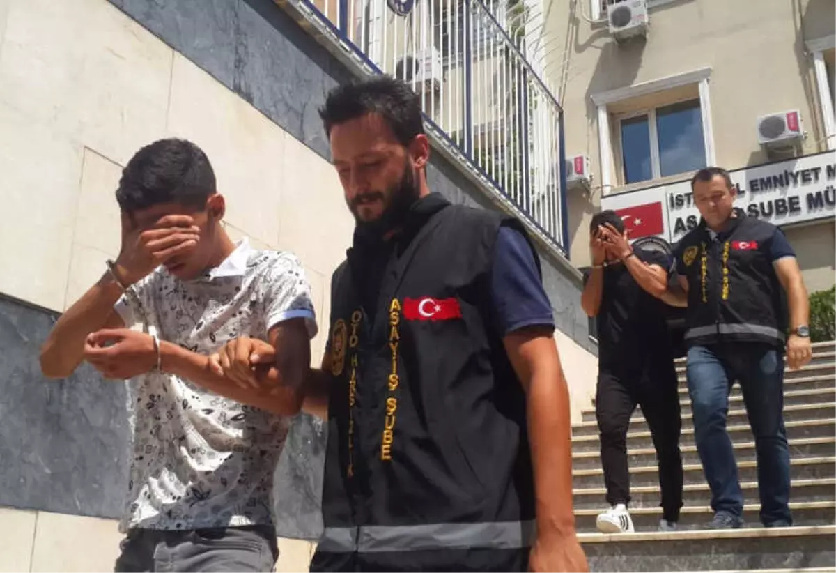 Girdikleri Evlerden Çaldıkları Anahtarla Otomobil Çaldılar