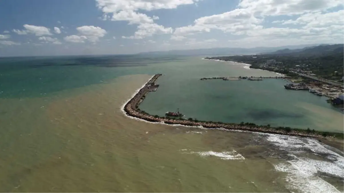 Karadeniz Çamura Bulandı