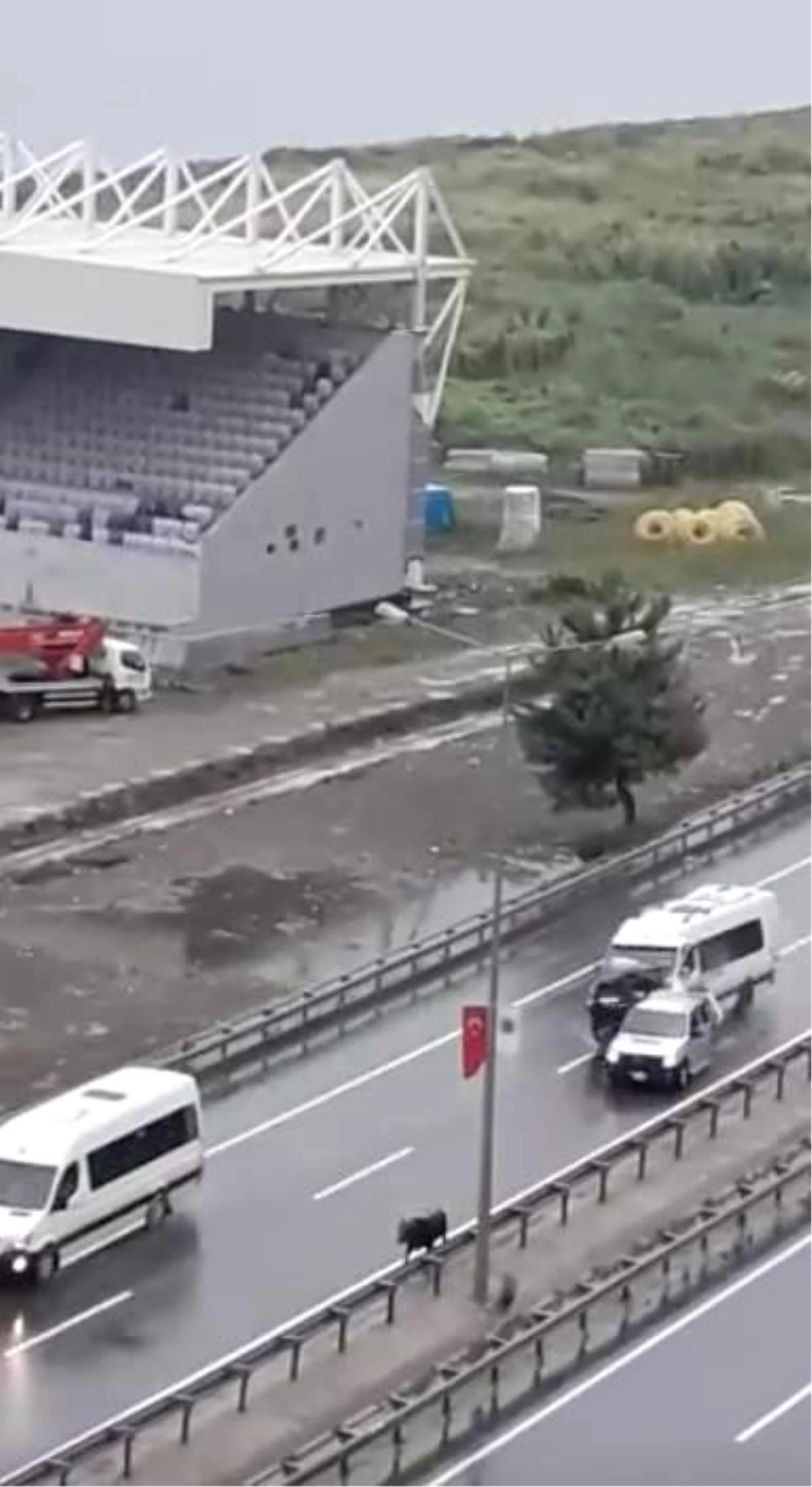 Kurbanlık Boğa Trabzon\'da Kazaya Neden Oldu: 5 Yaralı