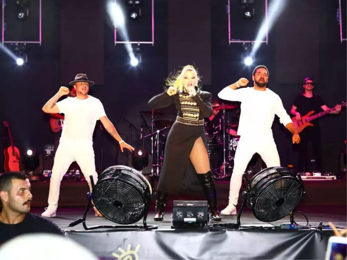 Manavgat Barış Suyu Festivali\'nde Hadise Rüzgarı