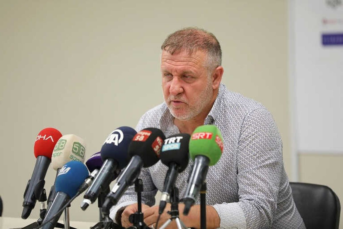 Mesut Bakkal: "Emre Gidecek Diye Bekliyoruz"