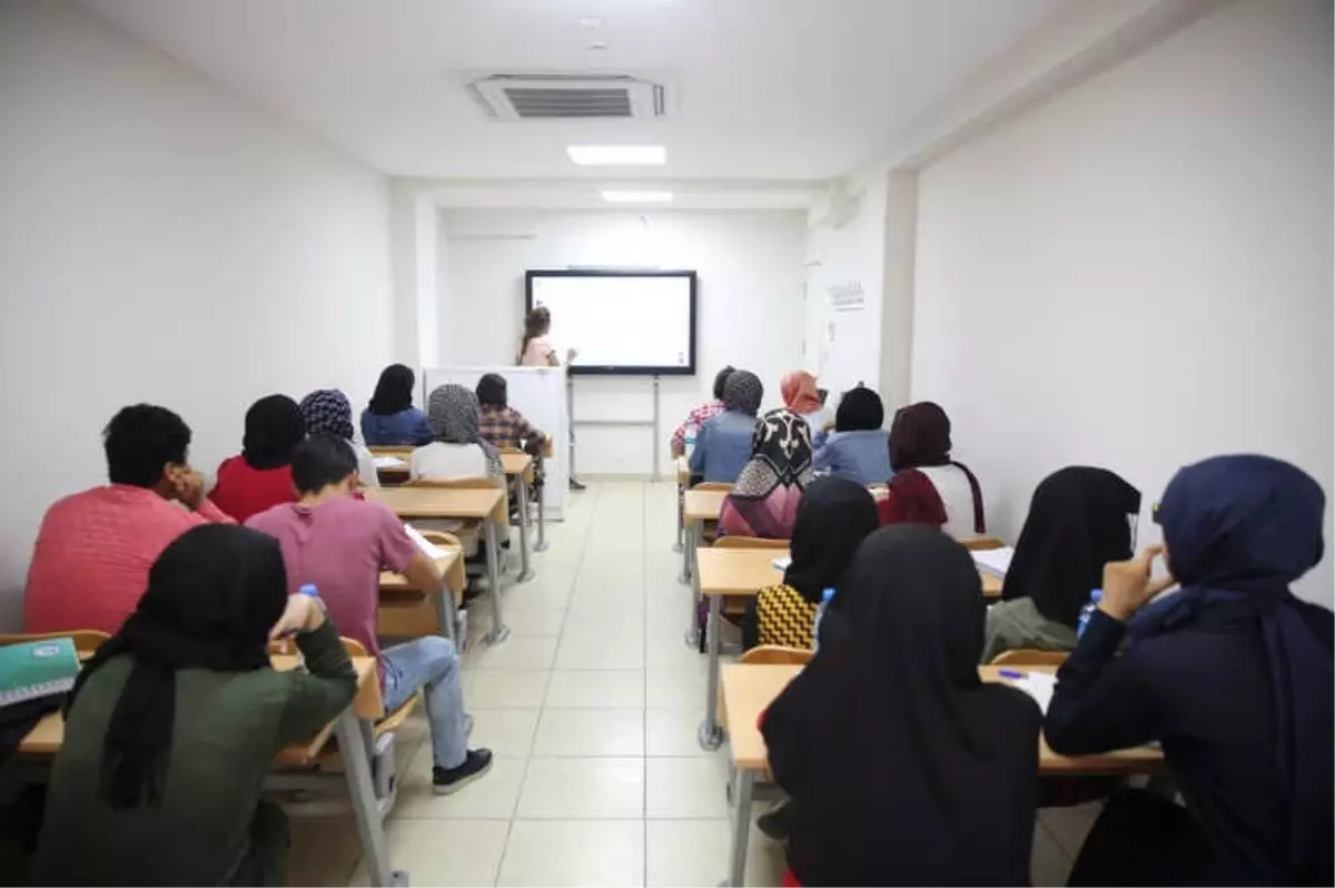 Öğrenciler Hedeflerine Haliliye Belediyesiyle Ulaşıyor