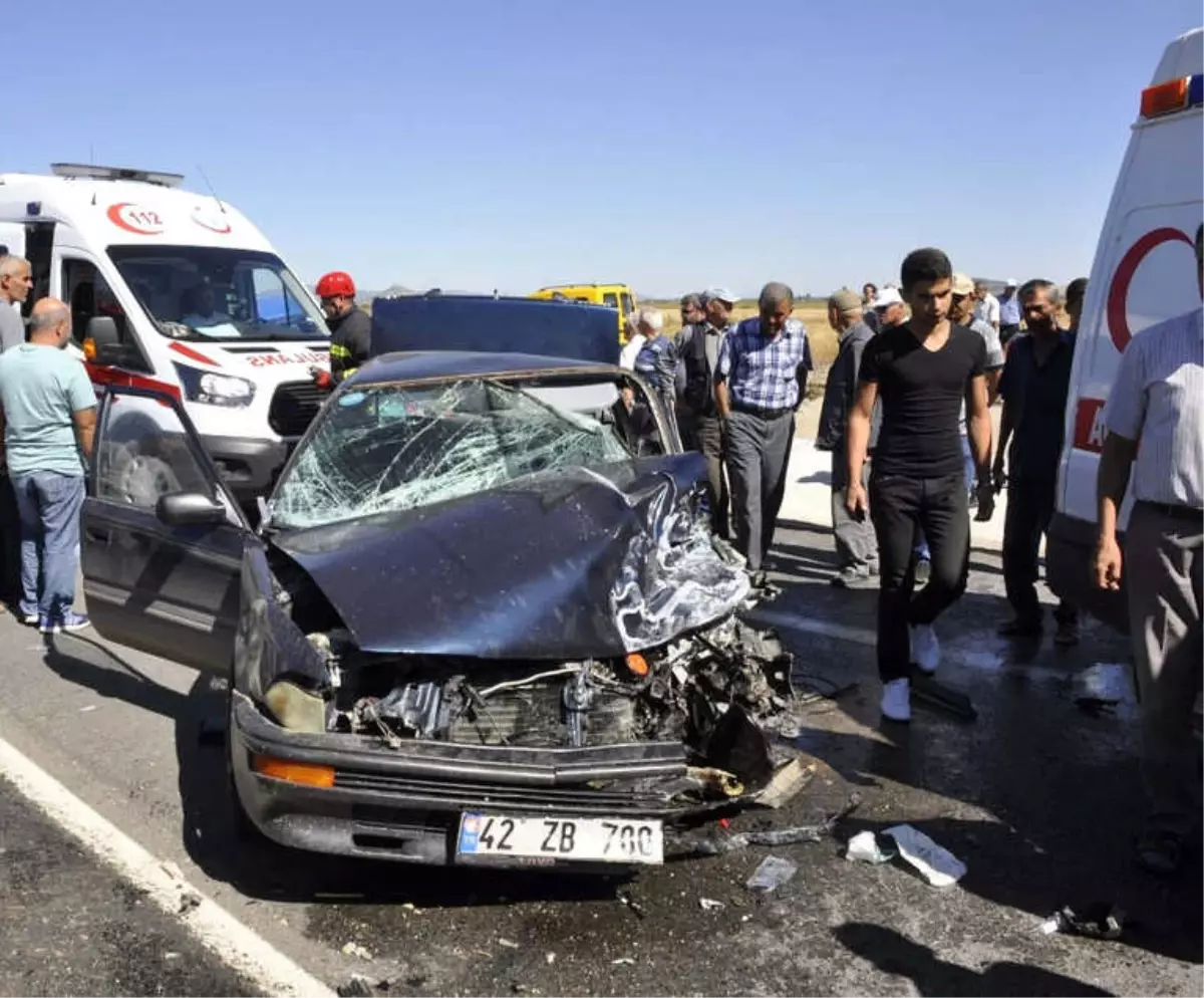 Otomobil ile Hafif Ticari Araç Çarpıştı: 3 Yaralı