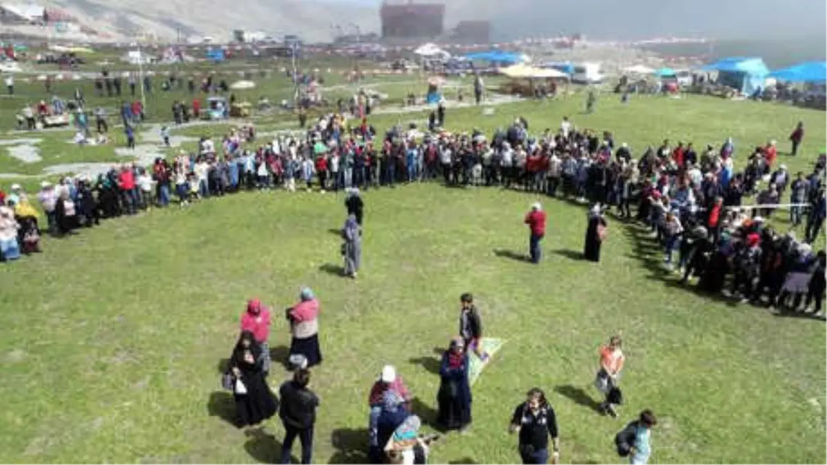 Ovit Yayla Şenlikleri\'nde 2 Saat 16 Dakika 20 Saniye Horon Oynadılar