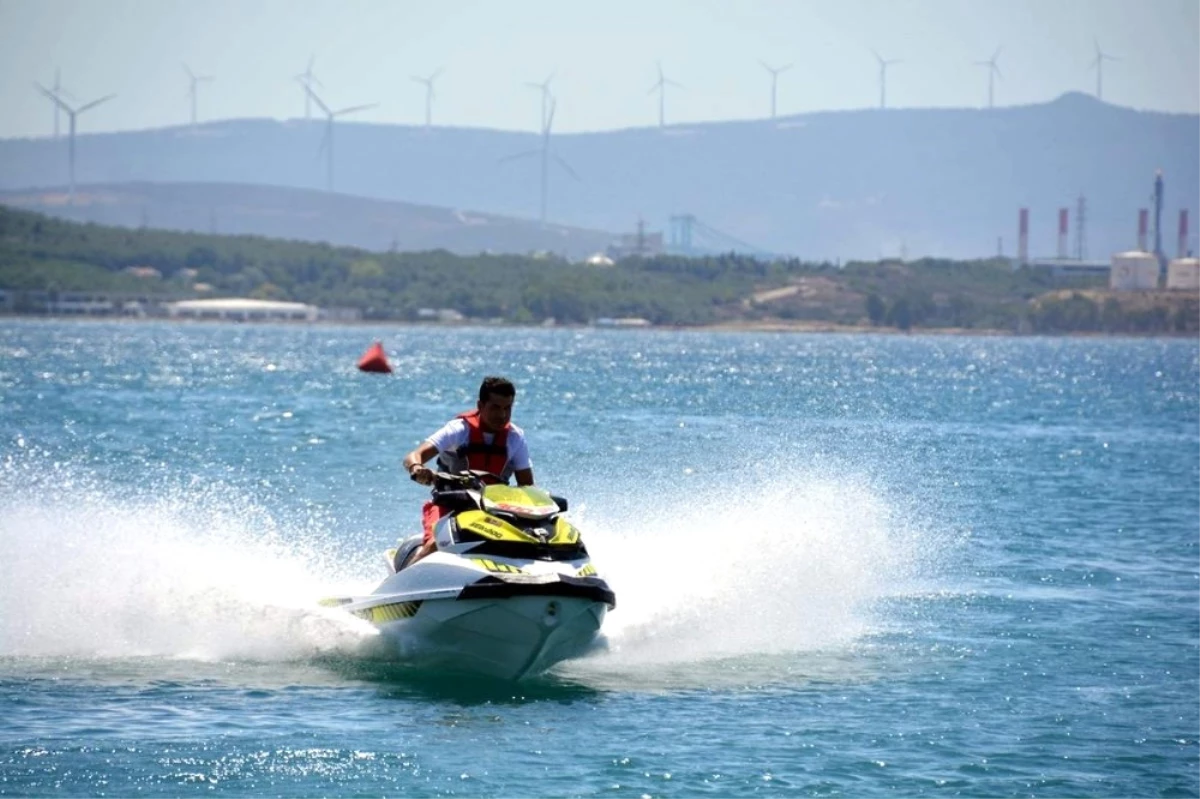 Türkiye Su Jeti ve Flyboard Şampiyonası Aliağa\'da Başladı