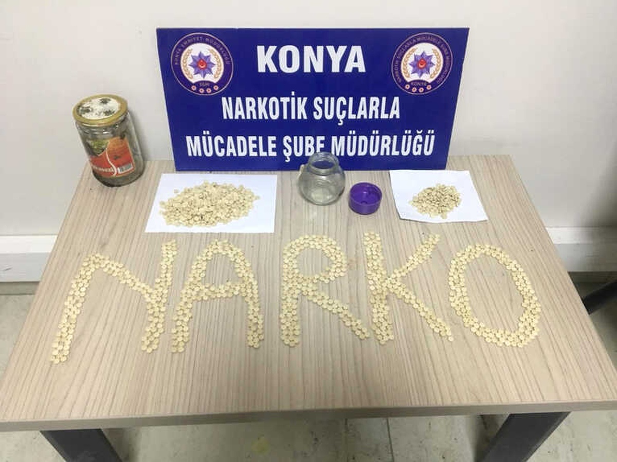 13 Kilo Esrar ve Çok Sayıda Uyuşturucu Hap Yakalandı