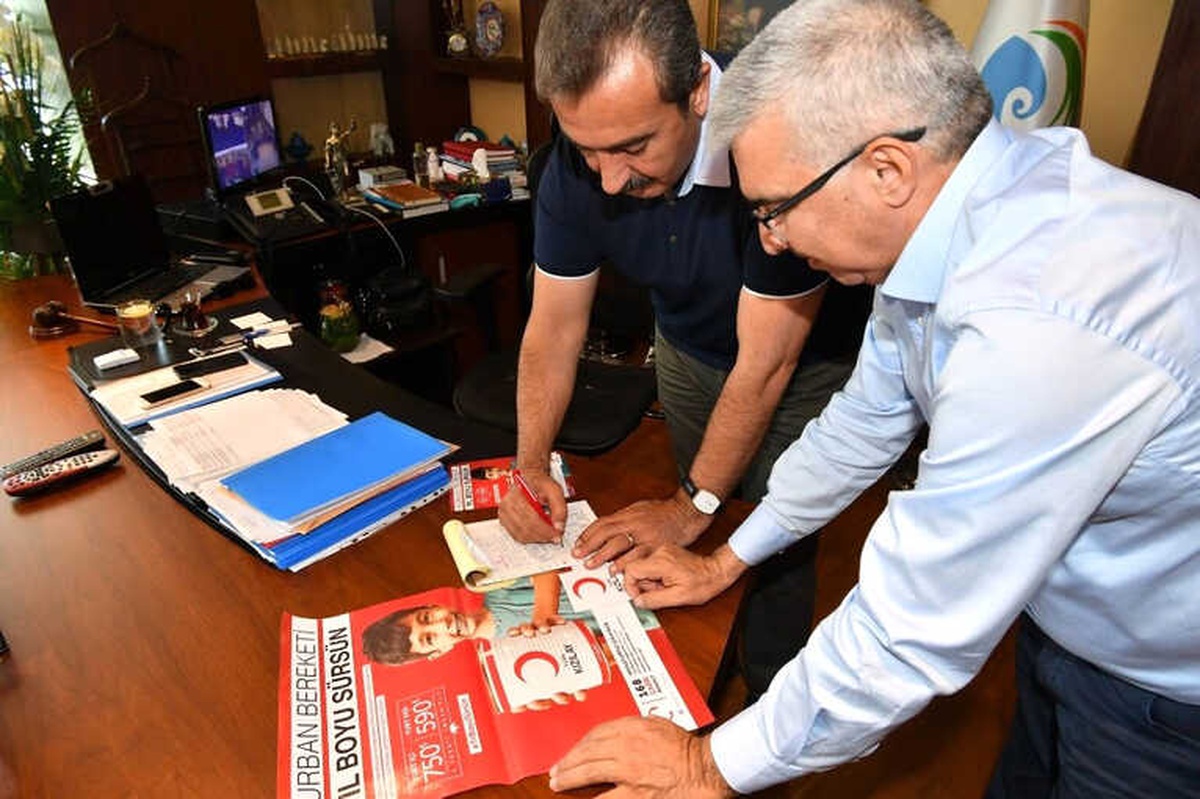 Başkan Çetin\'den Türk Kızılay\'ına Kurban Bağışı
