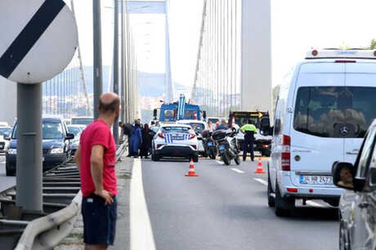 Fsm Girişindeki Kaza Trafiği Kilitledi