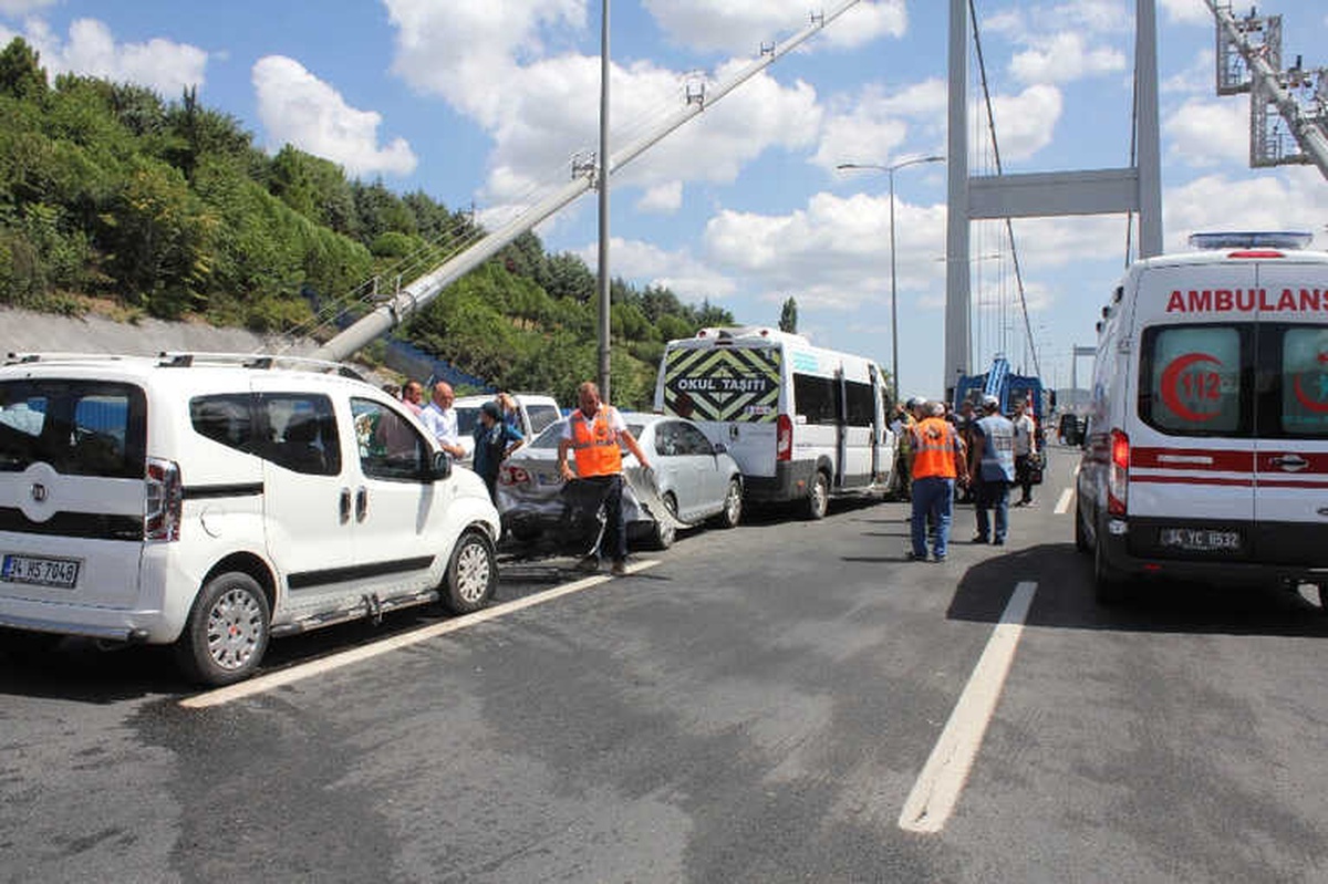 Fsm Köprüsünde Zincirleme Kaza: 4 Yaralı