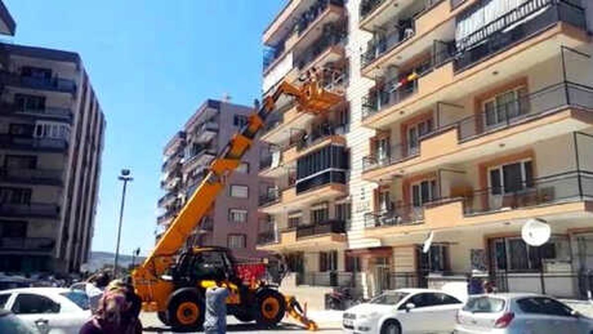 Gelini Baba Evinden Vinçle Aldılar