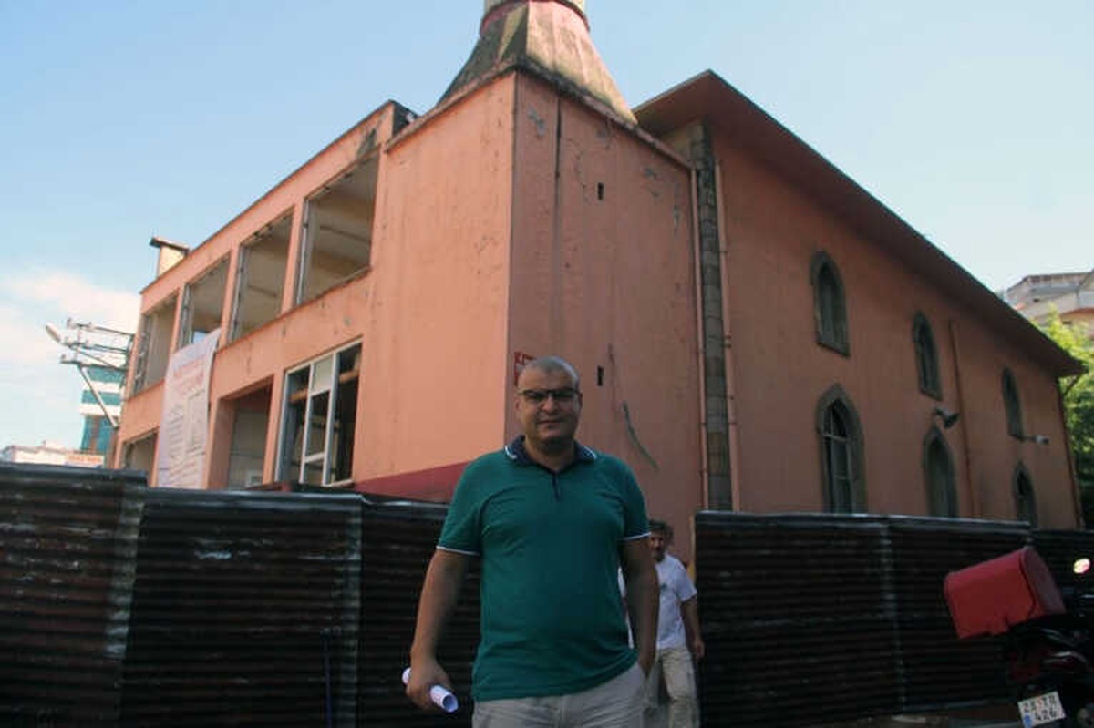 Giresun\'da Yeni Cami Yapımı İçin Eski Caminin Yıkımı Başladı