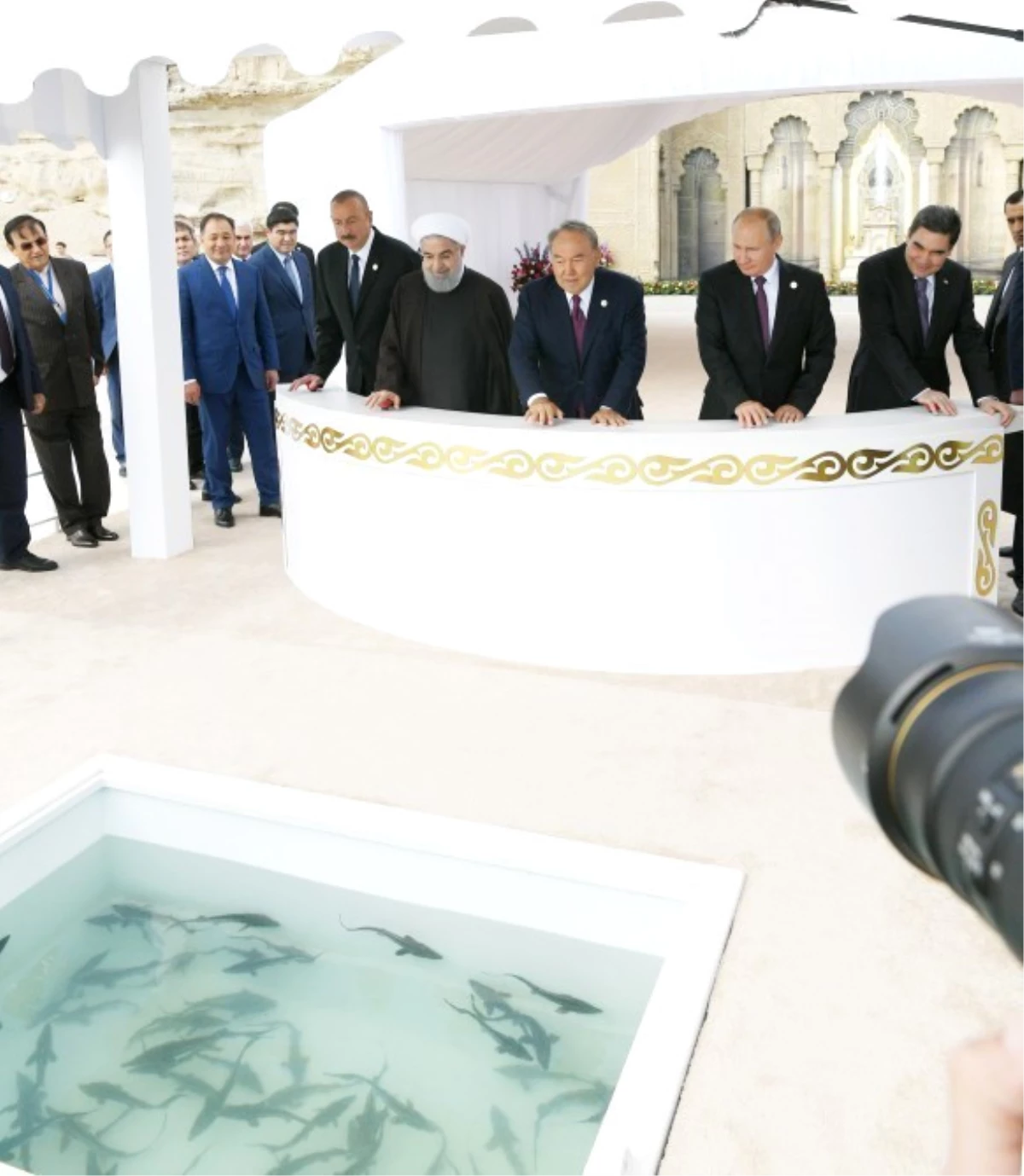 Hazar Zirvesi\'ne Katılan Devlet Başkanları Hazar Denizi\'ne Balık Bıraktı