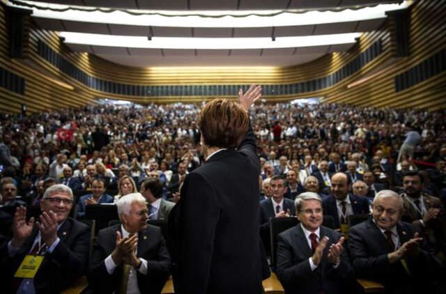 İYİ Parti Kurultayında Akşener, Salondakilere 'Eteğinde Taş Kalan Var mı?' Diye Sordu