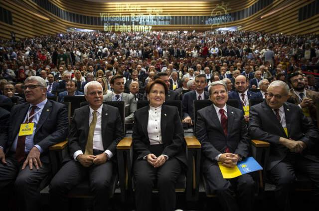 İYİ Parti Kurultayında Akşener, Salondakilere 'Eteğinde Taş Kalan Var mı?' Diye Sordu