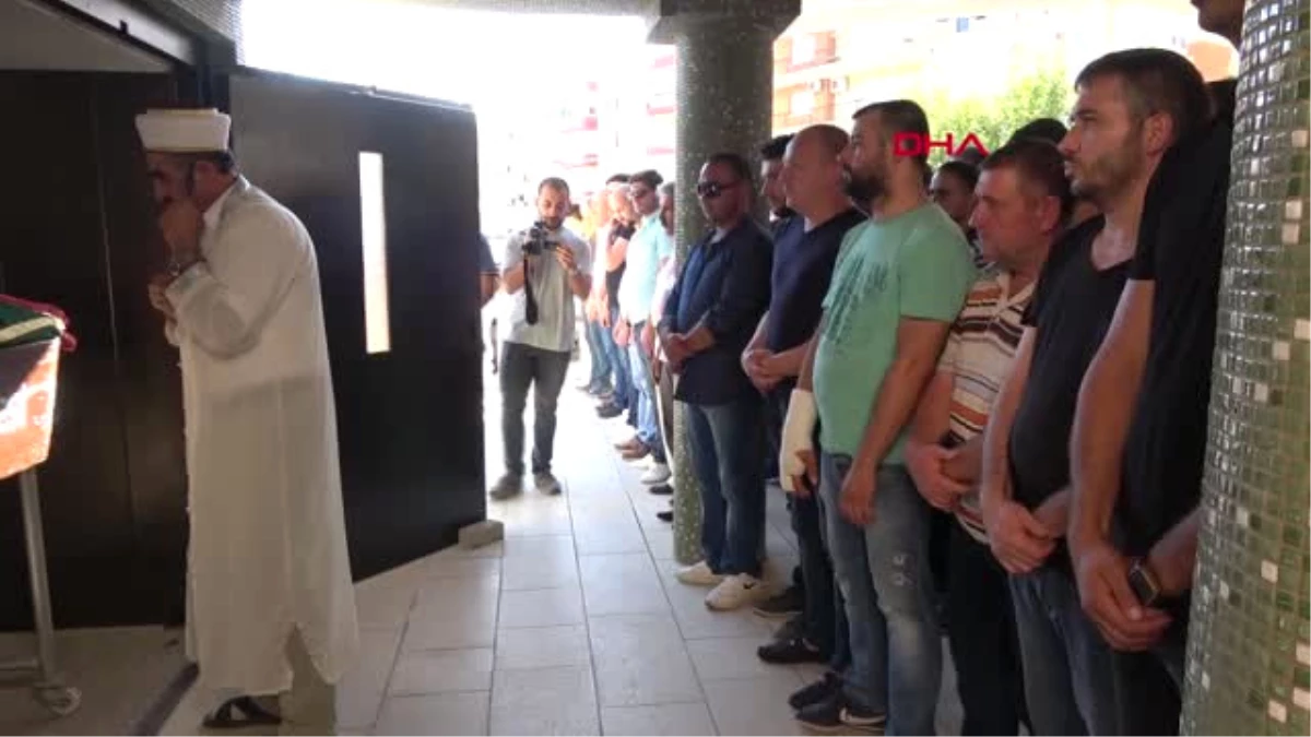İzmir Hamile Kadının Cenazesi Toprağa Verildi