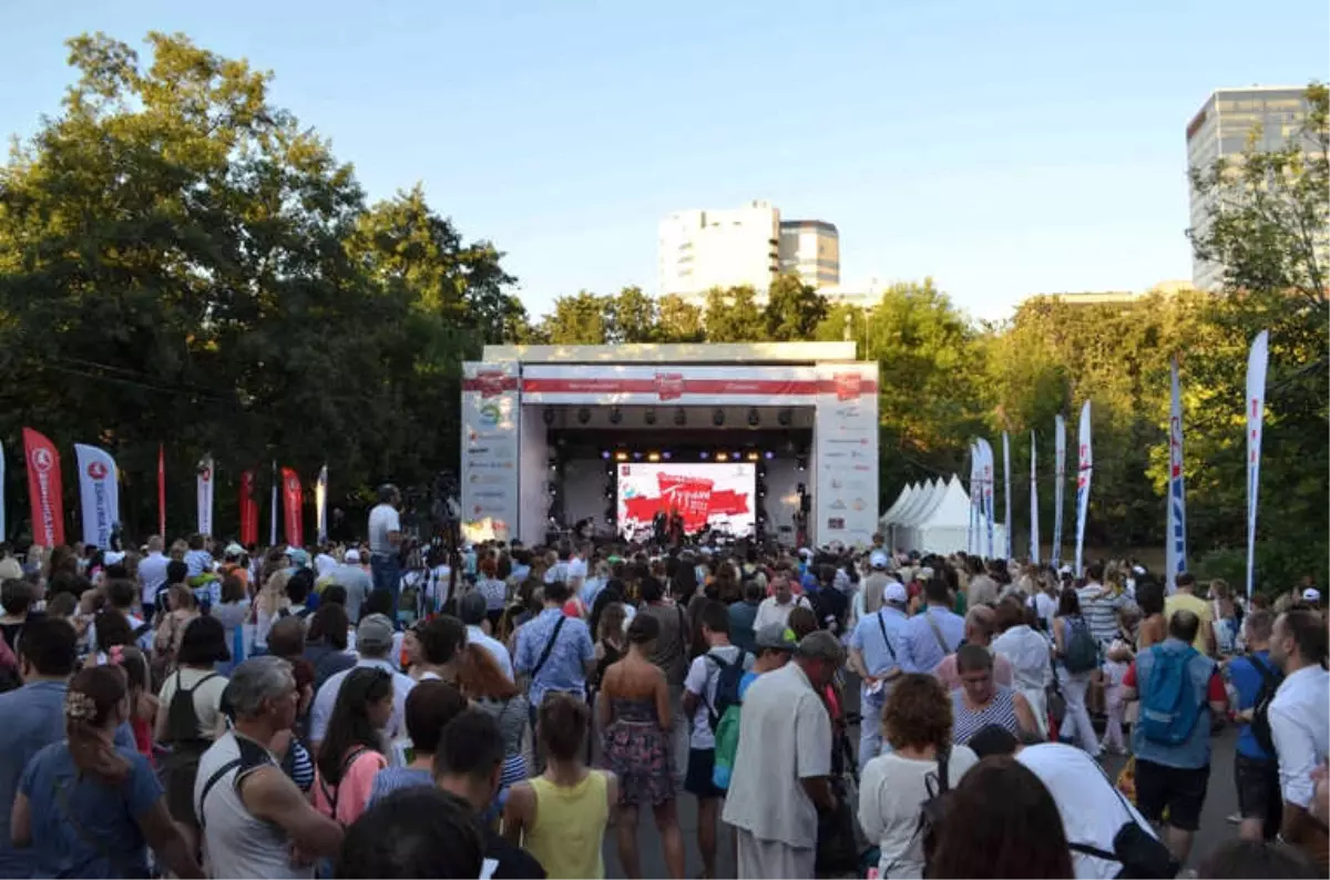 Moskova\'da Türk Festivaline Yoğun İlgi