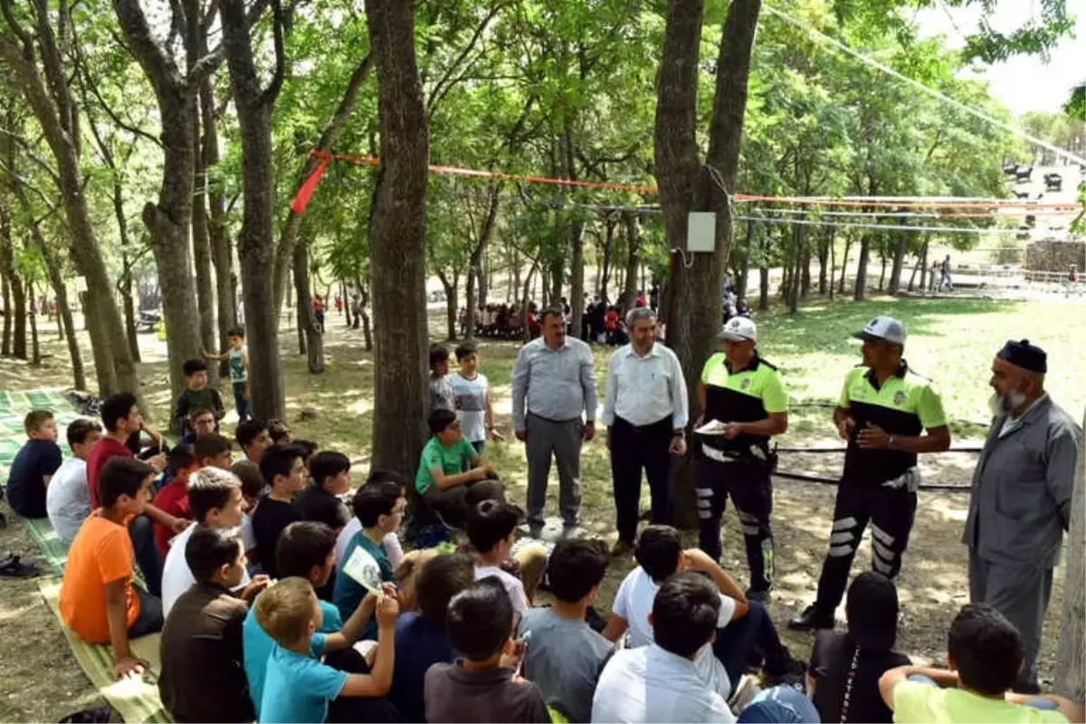 Öğrencinin Sorduğu Soru Trafik Polisine Zor Anlar Yaşattı