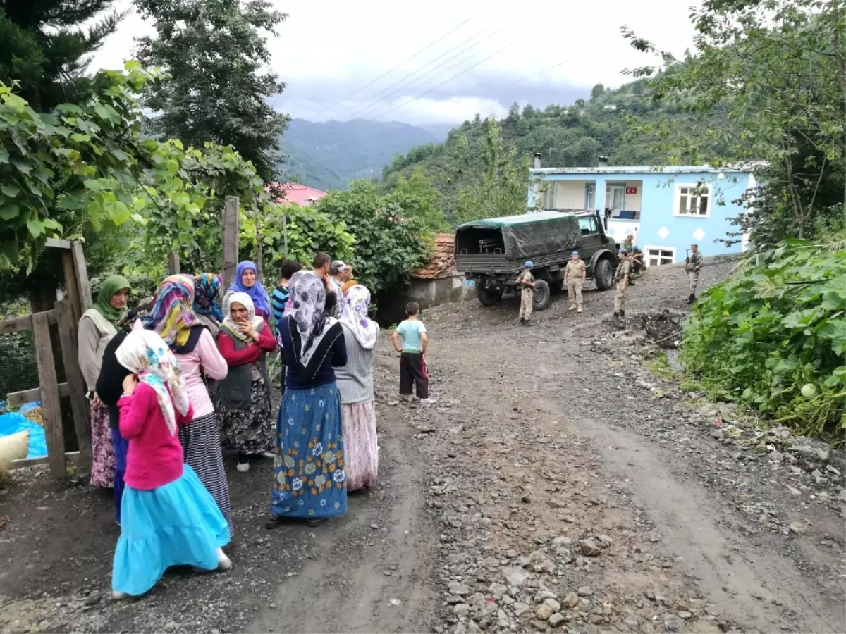 Ordu\'da Heyelan Tehlikesi: 18 Ev Boşaltıldı