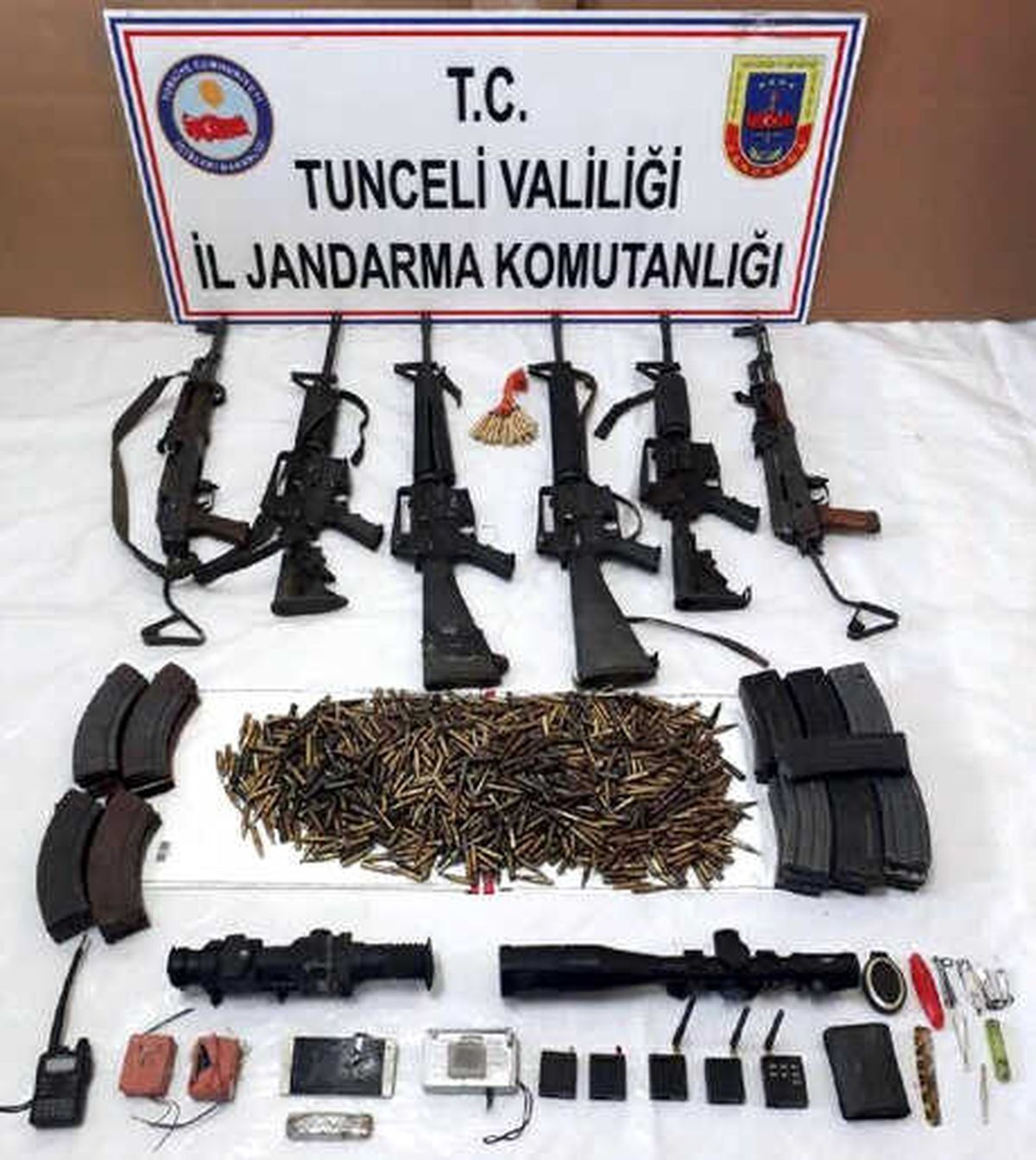 Tunceli\'de Öldürüle 10 Teröriste Ait Silah ve Mühimmatlar Ele Geçirildi