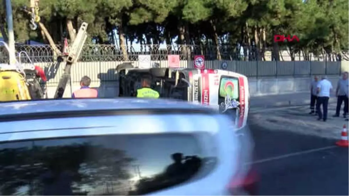 Bakırköy\'de Ambulans Kaza Yaptı 3 Sağlık Görevlisi Yaralı Hd