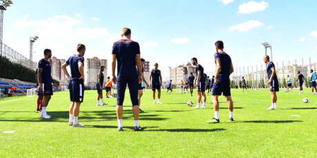 Başakşehir\'de Burnley Maçının Hazırlıkları Başladı