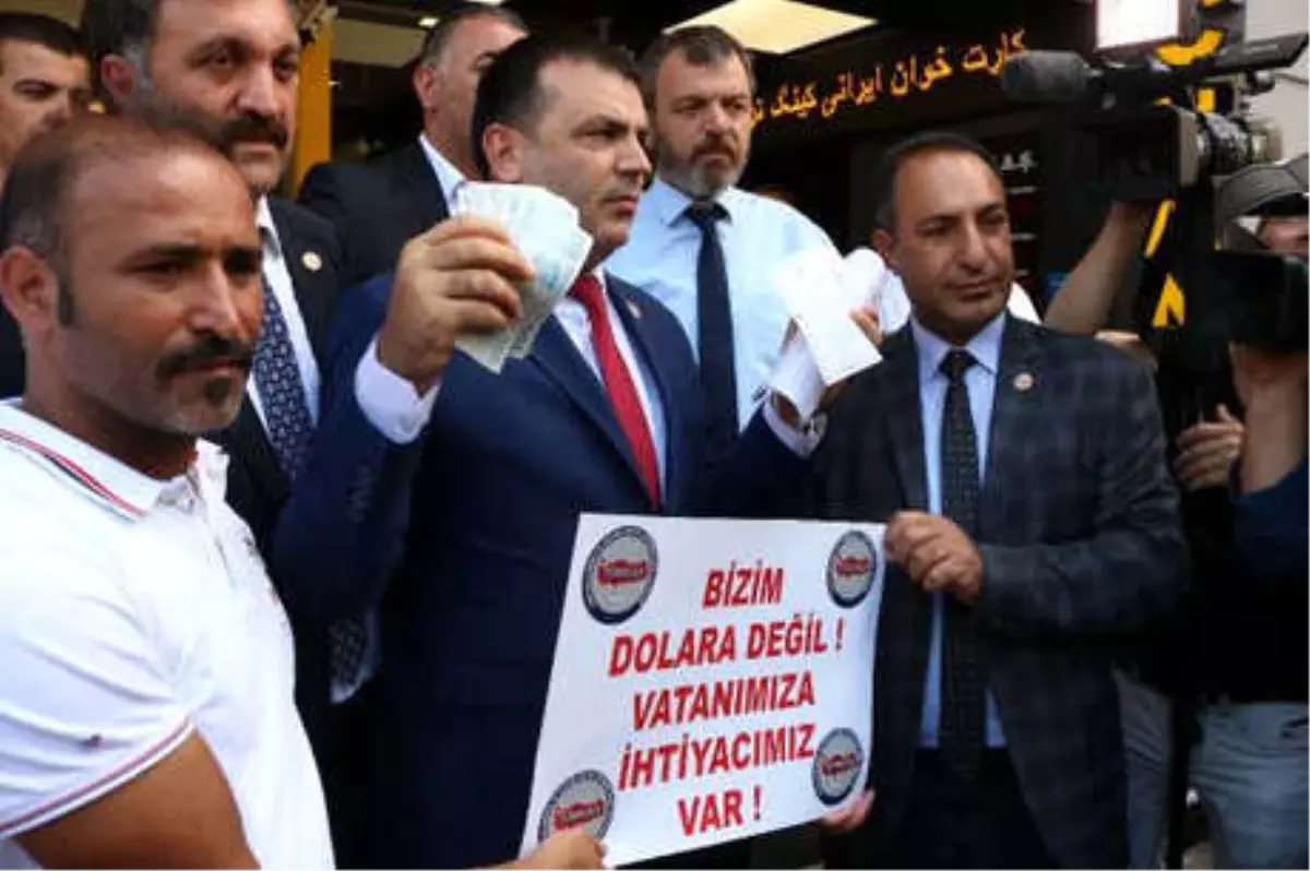 Bozdurduğu Dolar Karşılığı Aldığı Türk Lirasını Öpüp Kalbine Koydu