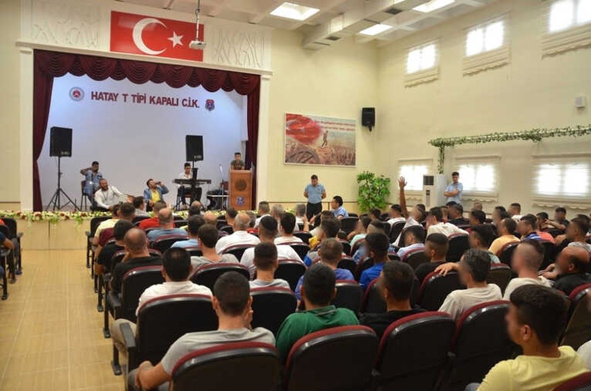 Cezaevinde Hükümlü ve Tutuklulara Konser
