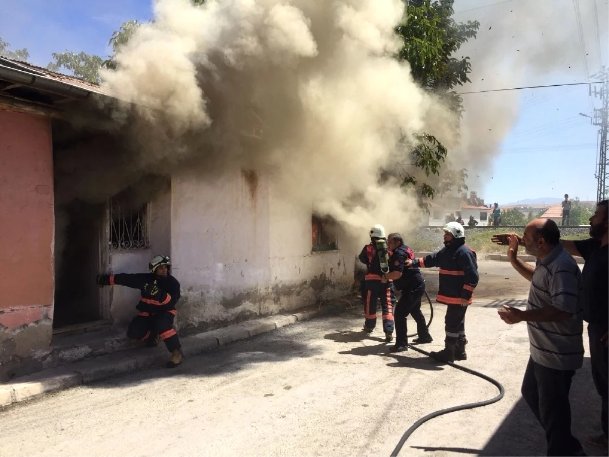 Elazığ\'da Ev Yangını