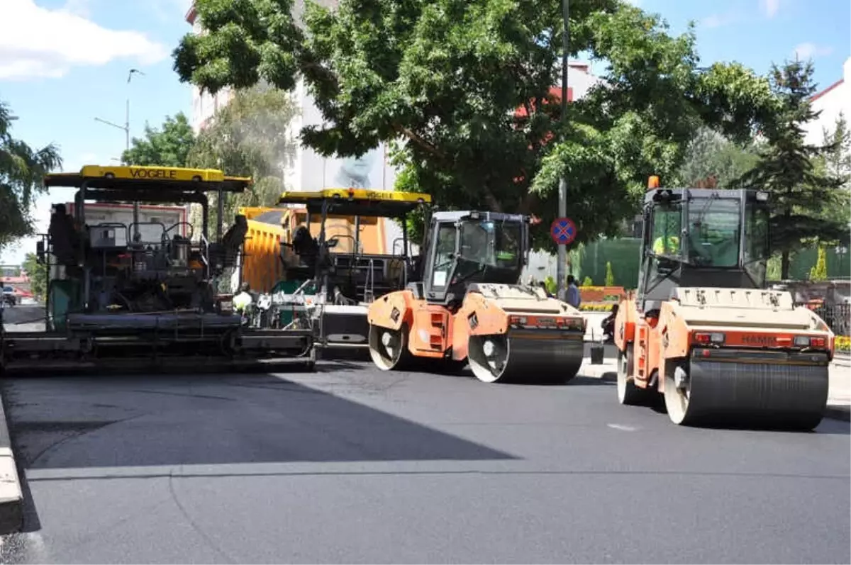 Faikbey Caddesi\'nin Asfaltı Yenileniyor