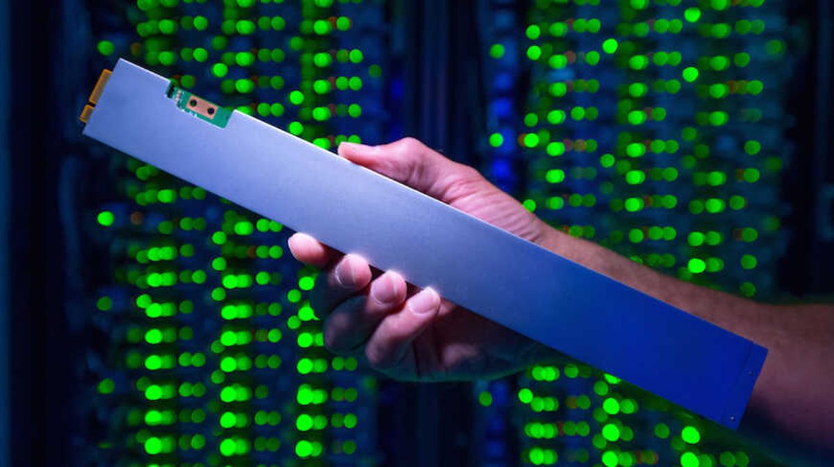 Intel\'den Çetvel Şeklinde 32tb Ssd Disk, Ssd Çiftliği Kurabilirsiniz!