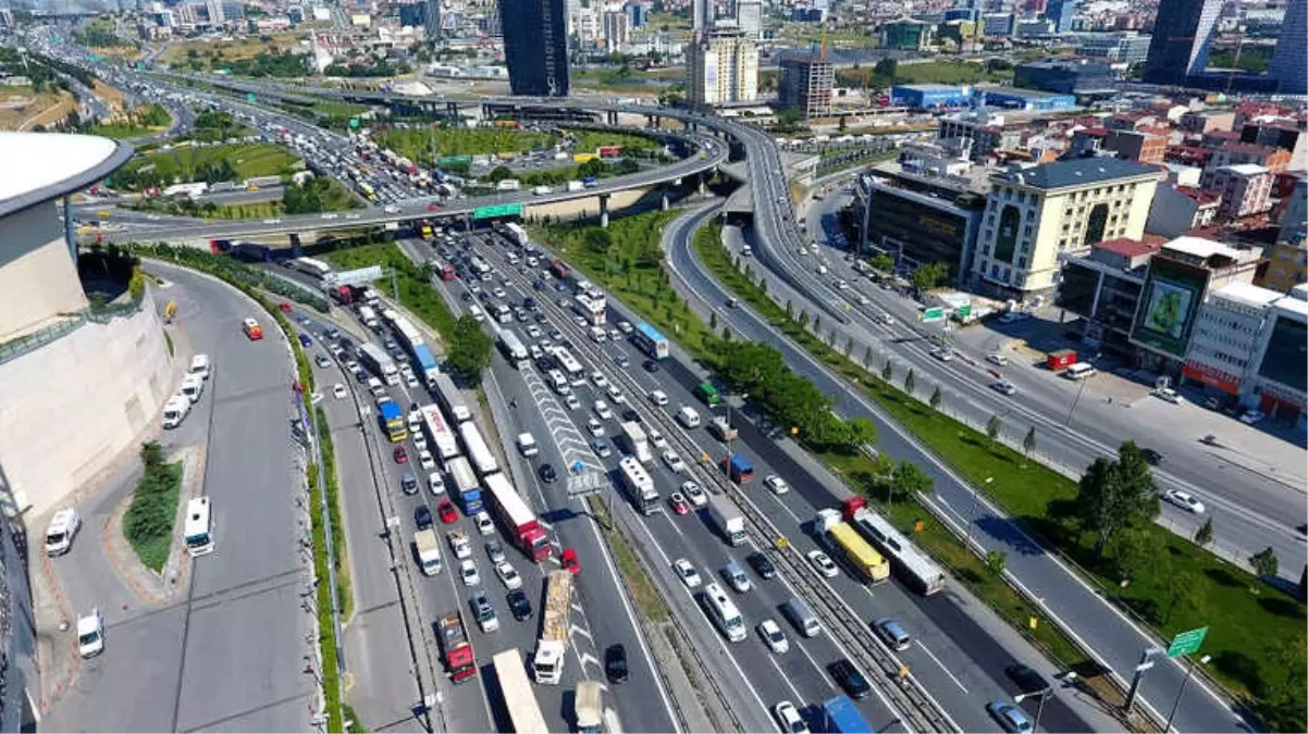 İstanbul\'da Yarın Bu Yollar Trafiğe Kapatılacak